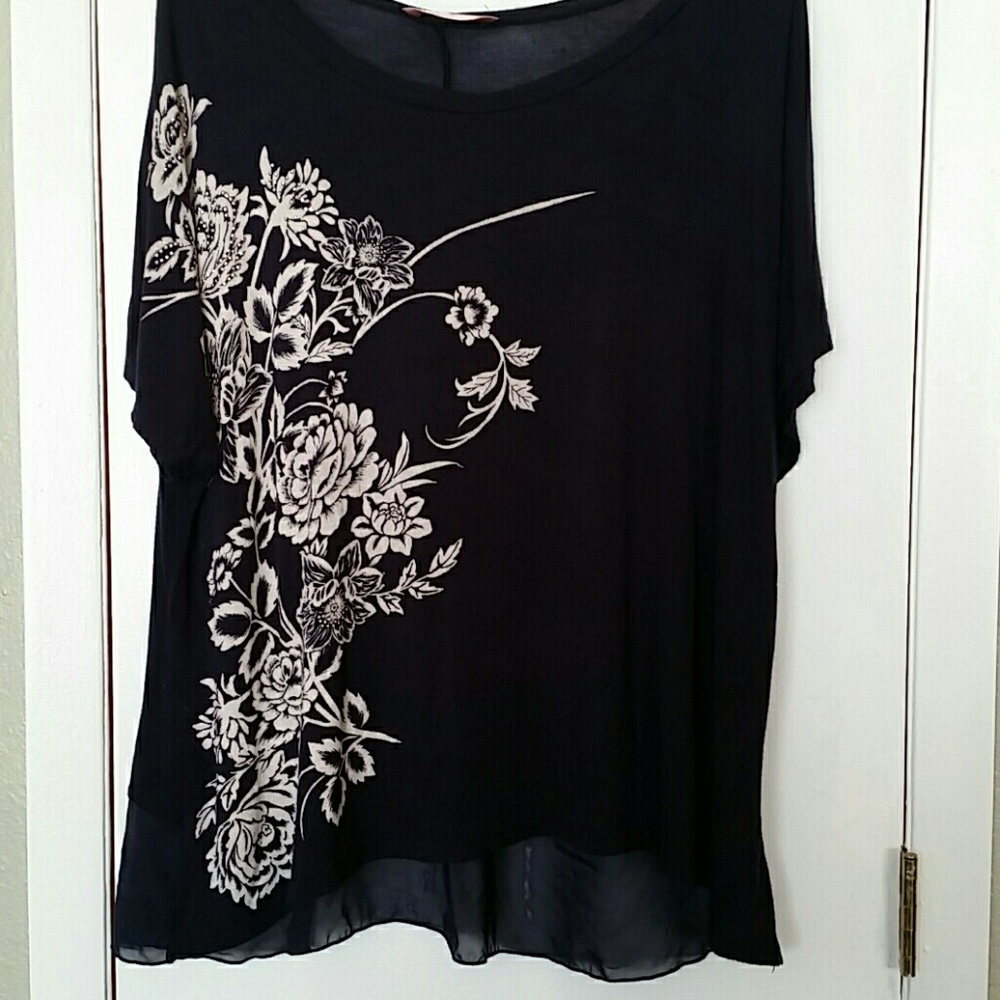 Woman's black S/S top sz 3x